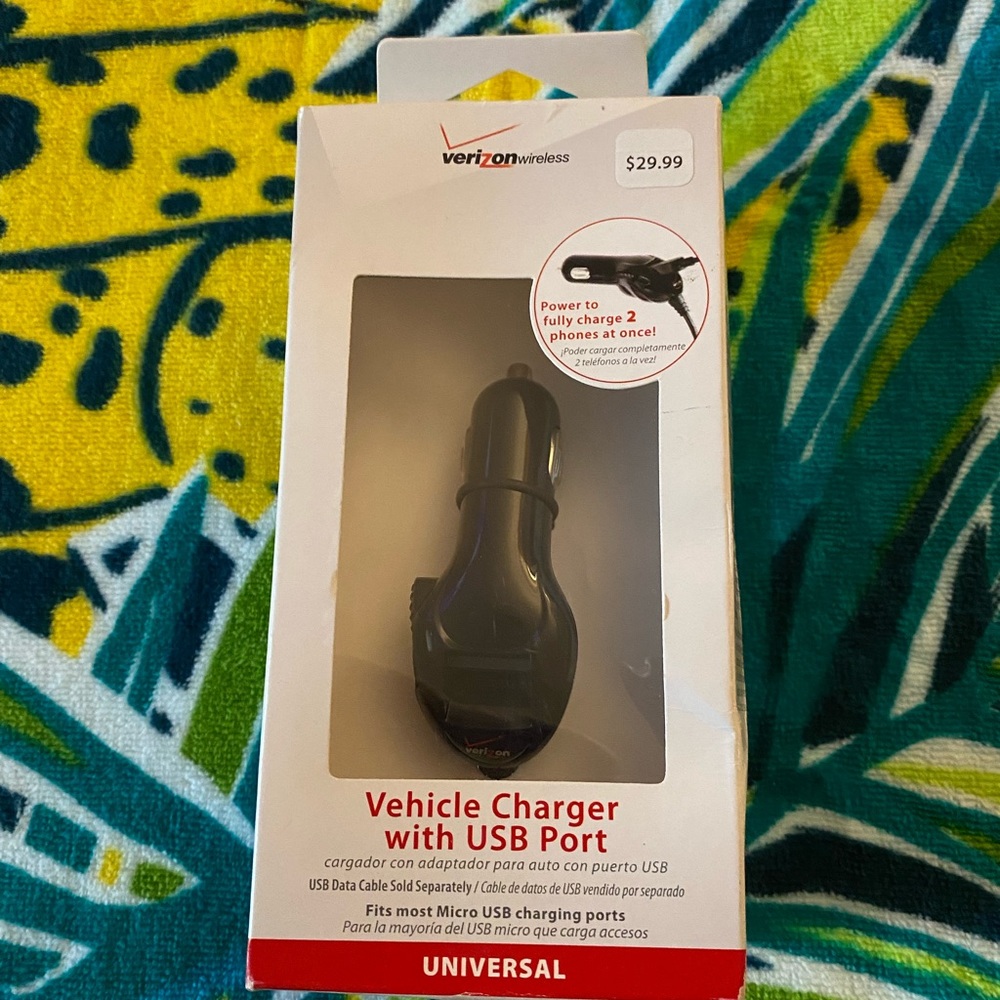 Verizon Vehicle Charger withUSB Port. Brand New in the Box. NWT